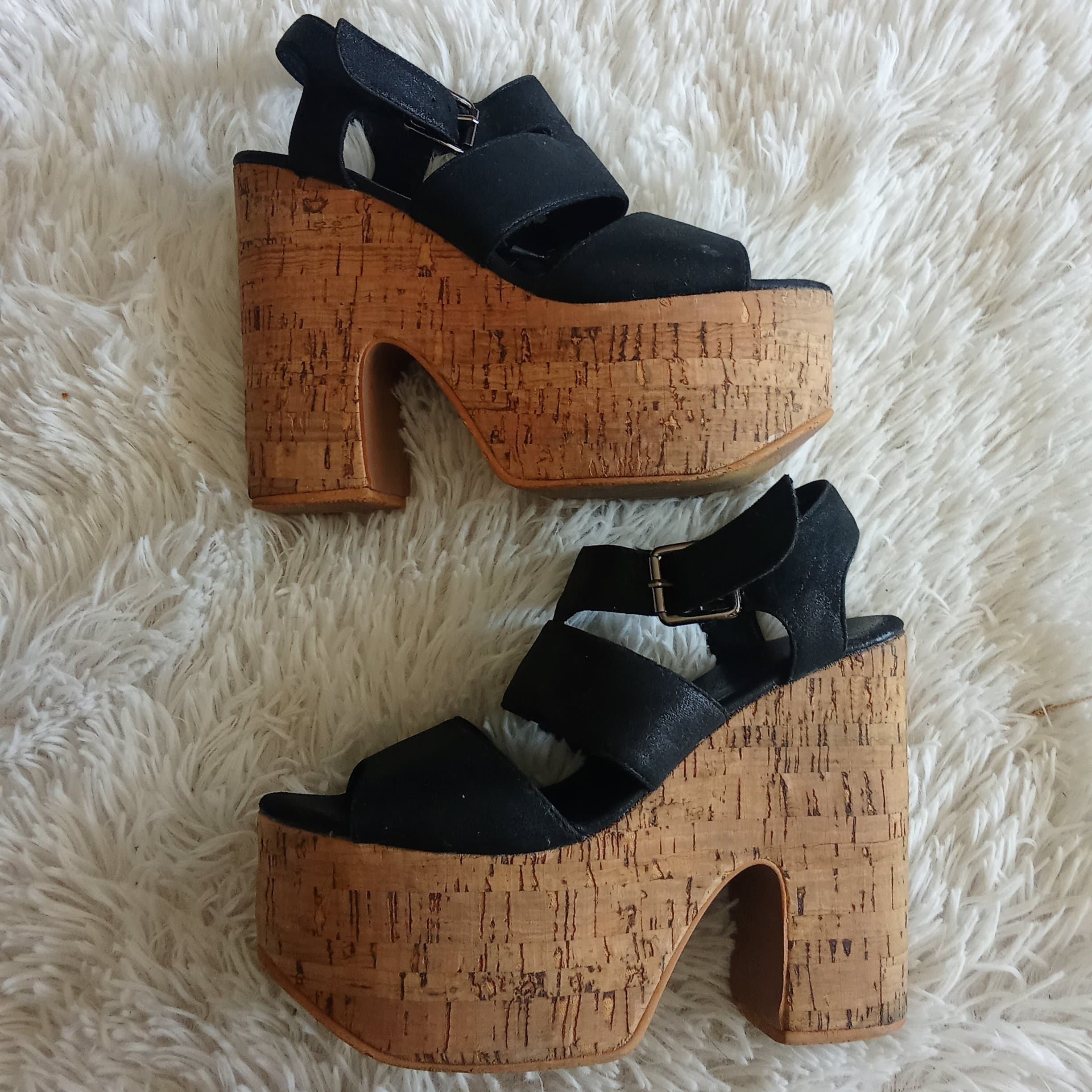 Sandalias negras altas